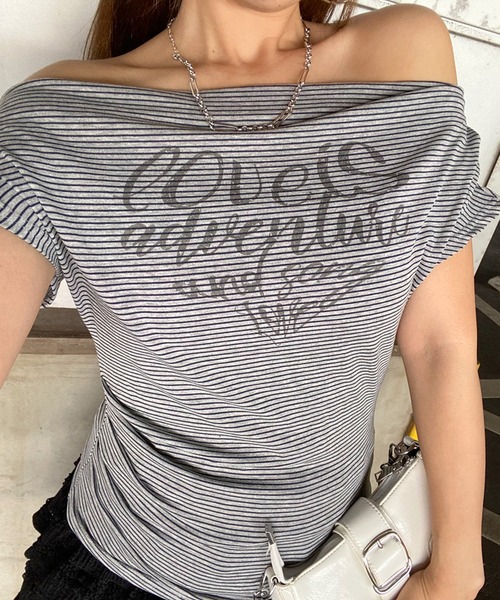 non-hedge(ノンヘッジ)の「ボーダーロゴオフショルダーTシャツ(Tシャツ/カットソー・レディース・グレー/オフホワイト・FREE)」の2枚目の写真