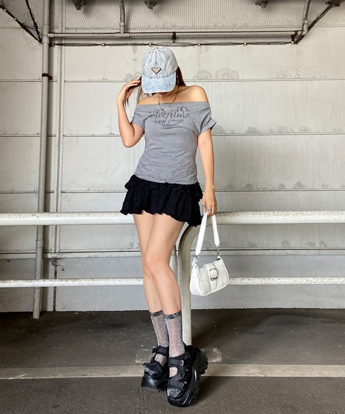non-hedge(ノンヘッジ)の「ボーダーロゴオフショルダーTシャツ(Tシャツ/カットソー・レディース・グレー/オフホワイト・FREE)」の3枚目の写真