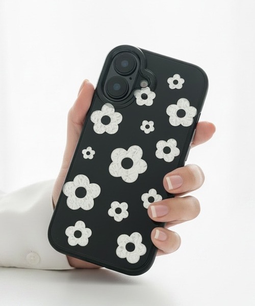 Fun & Daily(ファンアンドデイリー)の「Light Flower iPhone 17 Pro ProMax Case : アイフォンケース(スマホケース/カバー・レディース・ブラック/ホワイト・iPhone 17 Pro/iPhone 17/iPhone 17 Pro Max/iPhone 16 Pro/iPhone 16 Pro Max/iPhone 16)」の3枚目の写真