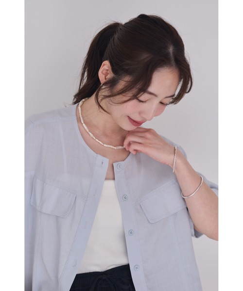 FMiBL(ファミル)の「シアークロップドシャツ(シャツ/ブラウス・レディース・ホワイト/ブルー・FREE)」の7枚目の写真
