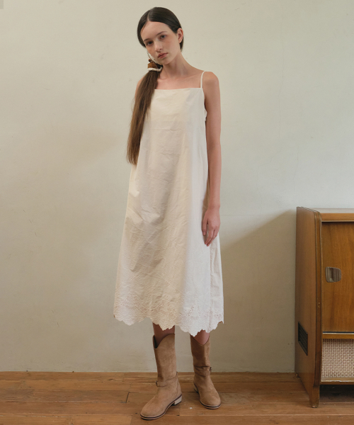 OURNOSTALGIA（アワー ノスタルジア）の「Embroiderde layered dress_Cream(O25-OPS05)（ワンピース・レディース・Cream・FREE）」の2枚目の写真