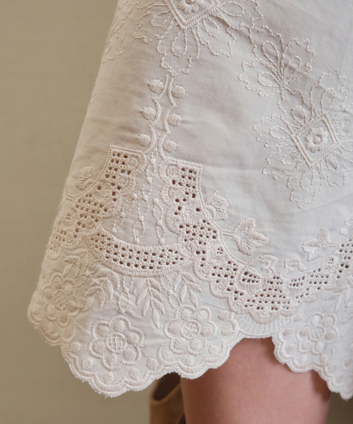 OURNOSTALGIA（アワー ノスタルジア）の「Embroiderde layered dress_Cream(O25-OPS05)（ワンピース・レディース・Cream・FREE）」の4枚目の写真