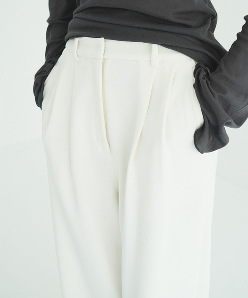 CLANE(クラネ)の「RIB STRIPE TUCK PANTS(スラックス・レディース・ブラック/アイボリー・0/2/1)」の15枚目の写真