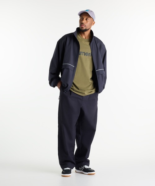 NEW BALANCE（ニューバランス）の「Numeric ショートスリーブTシャツ（Tシャツ/カットソー・メンズ・スミクロ/カーキブラウン/ボルドー・LARGE/MEDIUM/XX-LARGE/SMALL/X-LARGE）」の14枚目の写真