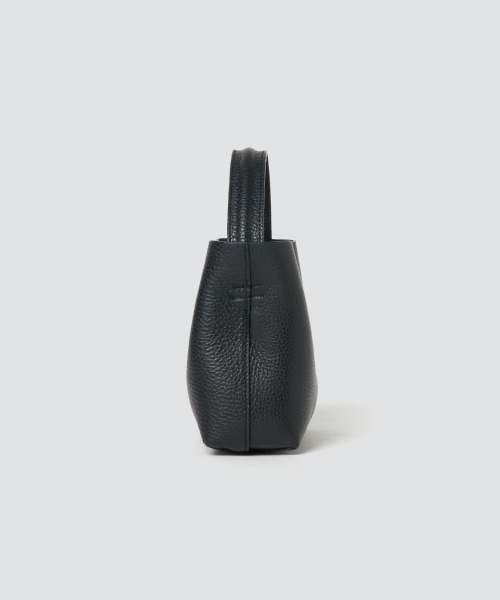 PELLICO（ペリーコ）の「ANELLI TURNLOCK MINI バッグ BLACK（ハンドバッグ・レディース・ブラック・FREE）」の2枚目の写真