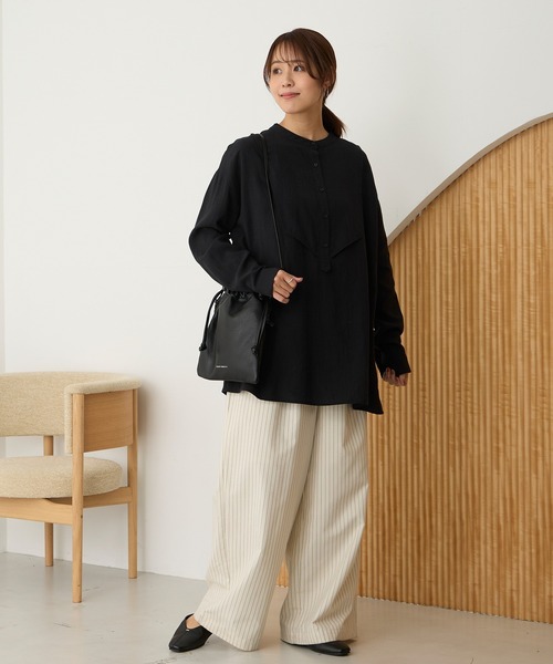 Aunely(オーネリー)の「【Aunely】洗練 バンドカラーシャツチュニック<YOSOOIシリーズ>(シャツ/ブラウス・レディース・カーキ/モカ/オフホワイト/ブラック/ブルー/チャコール・L/M)」の13枚目の写真
