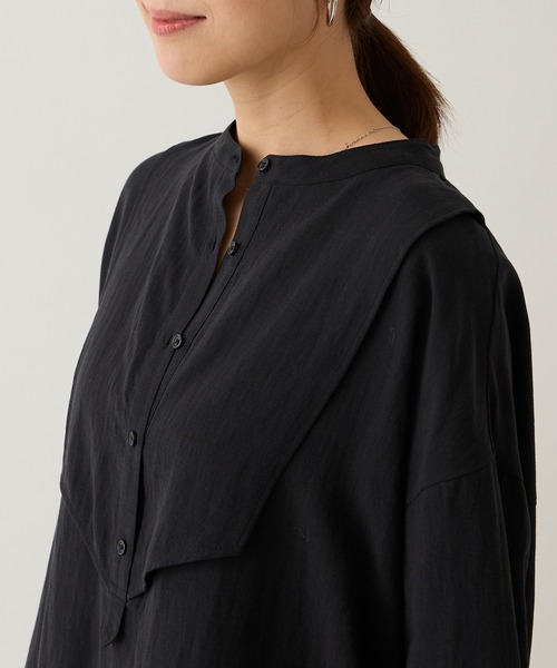 Aunely(オーネリー)の「【Aunely】洗練 バンドカラーシャツチュニック<YOSOOIシリーズ>(シャツ/ブラウス・レディース・カーキ/モカ/オフホワイト/ブラック/ブルー/チャコール・L/M)」の18枚目の写真