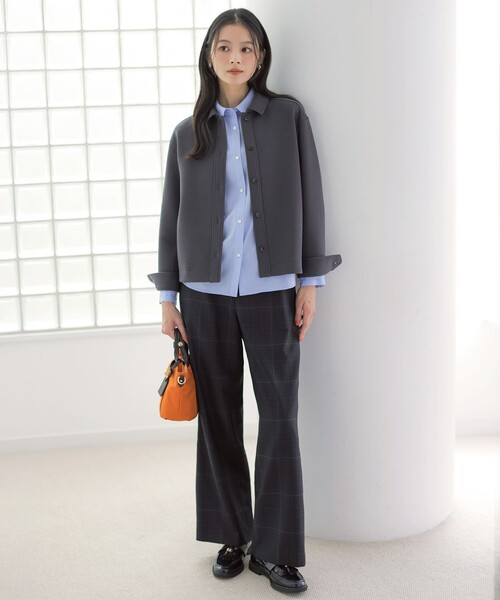 J.PRESS Ladies(J.プレス レディス)の「【WEB限定・季節の変わり目に】ダンボールジャージー シャツ(シャツ/ブラウス・レディース・ネイビー系/グレー系/ピーコックグリーン系/ライトグレー系・SMALL)」の7枚目の写真