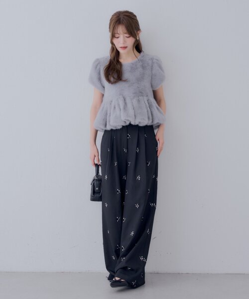 Chico(チコ)の「【SALON by Chico】<低身長/高身長> ウエストレイヤードレースワイドスラックス <サイズ展開あり/全骨格◎/無地・ビジュー刺繍>(その他パンツ・レディース・グレー系その他2/ブラック系その他2/グレー系その他3/グレー・SMALL/MEDIUM/LARGE)」の16枚目の写真
