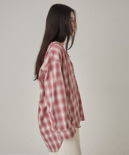 Omekashi(オメカシ)の「【タックインアレンジ可能】チェックフーディシャツ(シャツ/ブラウス・レディース・レッド/ブラック・FREE)」の9枚目の写真