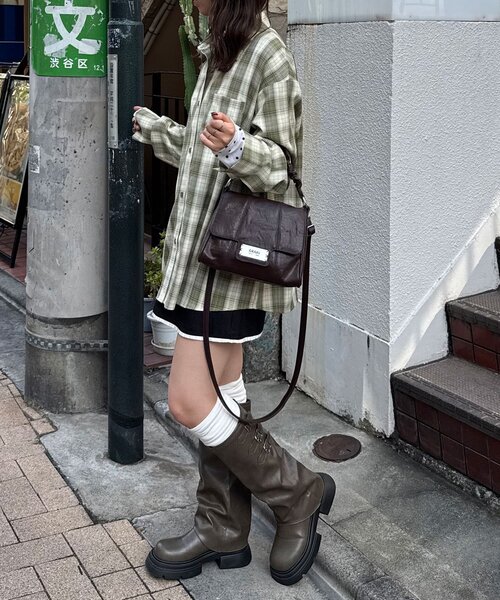CIAOPANIC(チャオパニック)の「バタフライイバックデザインシャツ(シャツ/ブラウス・レディース・ブラック/イエロー/ブラウン・ONE SIZE)」の19枚目の写真