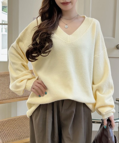 Ada.(エイダ)の「Vネック ロールヘム ロングスリーブ ルーズニットプルオーバー(ニット/セーター・レディース・イエロー/ネイビー/レッド/ベージュ・FREE)」の17枚目の写真