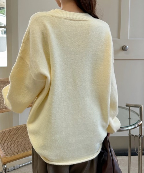 Ada.(エイダ)の「Vネック ロールヘム ロングスリーブ ルーズニットプルオーバー(ニット/セーター・レディース・イエロー/ネイビー/レッド/ベージュ・FREE)」の19枚目の写真