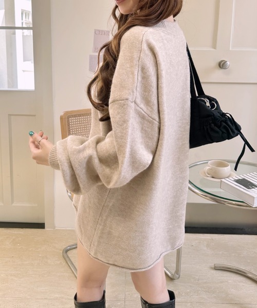 Ada.(エイダ)の「Vネック ロールヘム ロングスリーブ ルーズニットプルオーバー(ニット/セーター・レディース・イエロー/ネイビー/レッド/ベージュ・FREE)」の21枚目の写真