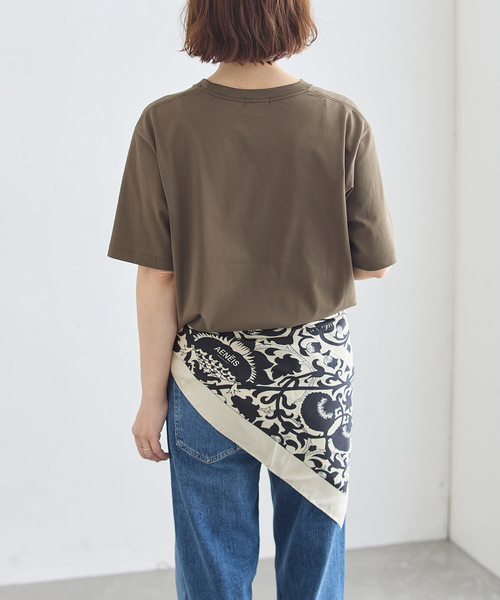 journal standard L'essage(ジャーナルスタンダードレサージュ)の「AENEIS/エネス Mur Floral Silk Scarf 90 スカーフ(バンダナ/スカーフ・レディース・ブラック・FREE)」の4枚目の写真