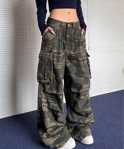 center i(センターアイ)の「迷彩柄 ワイドカーゴパンツ(カーゴパンツ・レディース・カモフラージュ・S/M)」の1枚目の写真