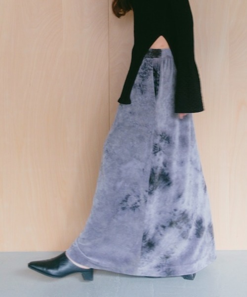 Ruh Dhan(ルーダン)の「Botanical Ice Dye Skirt(スカート・レディース・グレイッシュベージュ/ベージュ・FREE)」の2枚目の写真