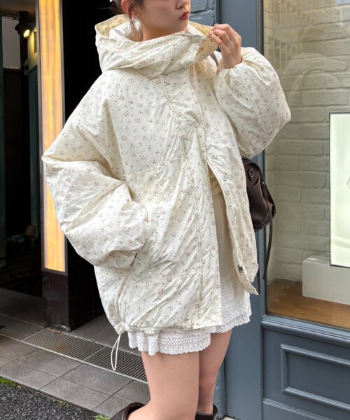 w closet（ダブルクローゼット）の「リバーシブルモンスターパーカー（モッズコート・レディース・ブルー/オフホワイト/ブラック/アイボリー・FREE）」の3枚目の写真