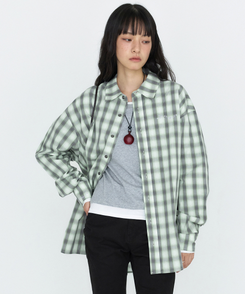 MONGDOL（モンドル）の「ロゴポイント オーバーサイズ チェックシャツ グリーン MDSH031GREEN（シャツ/ブラウス・レディース・その他・F）」の2枚目の写真