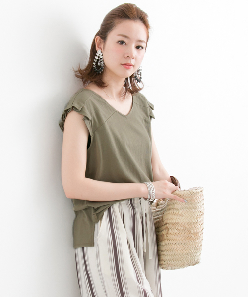 URBAN RESEARCH（アーバンリサーチ）の「UR 袖フリルTシャツ（Tシャツ/カットソー・レディース・ホワイト/ネイビー/イエロー/カーキ・FREE）」の3枚目の写真