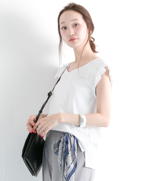 URBAN RESEARCH（アーバンリサーチ）の「UR 袖フリルTシャツ（Tシャツ/カットソー・レディース・ホワイト/ネイビー/イエロー/カーキ・FREE）」の5枚目の写真