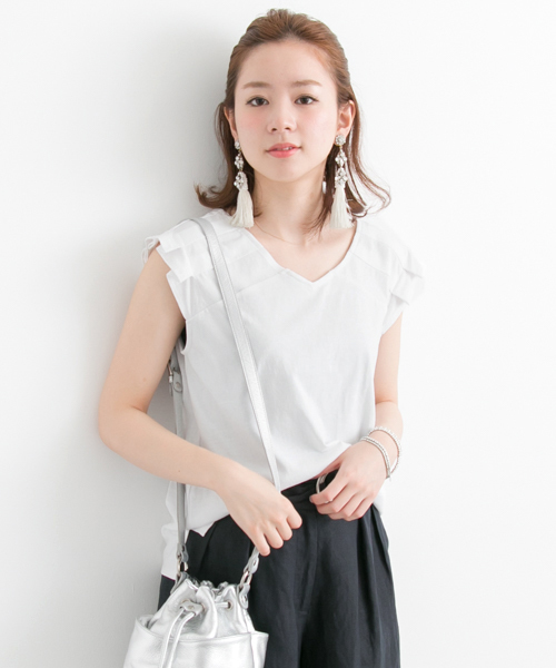 URBAN RESEARCH（アーバンリサーチ）の「UR 袖フリルTシャツ（Tシャツ/カットソー・レディース・ホワイト/ネイビー/イエロー/カーキ・FREE）」の6枚目の写真