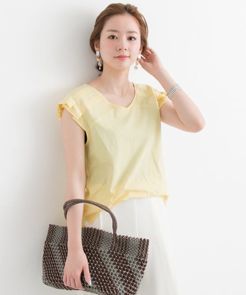 URBAN RESEARCH（アーバンリサーチ）の「UR 袖フリルTシャツ（Tシャツ/カットソー・レディース・ホワイト/ネイビー/イエロー/カーキ・FREE）」の15枚目の写真