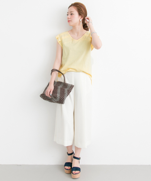 URBAN RESEARCH（アーバンリサーチ）の「UR 袖フリルTシャツ（Tシャツ/カットソー・レディース・ホワイト/ネイビー/イエロー/カーキ・FREE）」の17枚目の写真