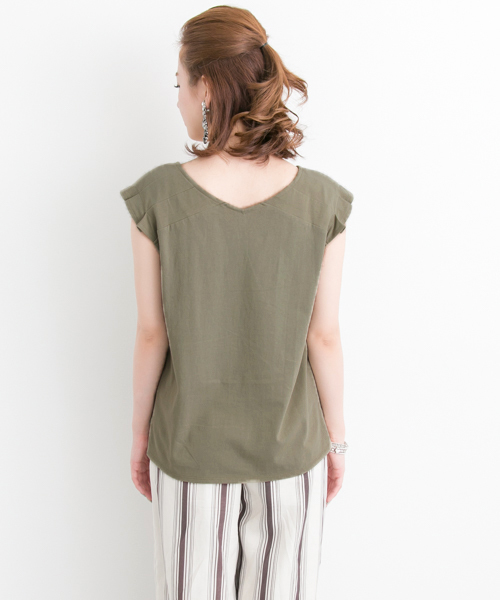 URBAN RESEARCH（アーバンリサーチ）の「UR 袖フリルTシャツ（Tシャツ/カットソー・レディース・ホワイト/ネイビー/イエロー/カーキ・FREE）」の20枚目の写真