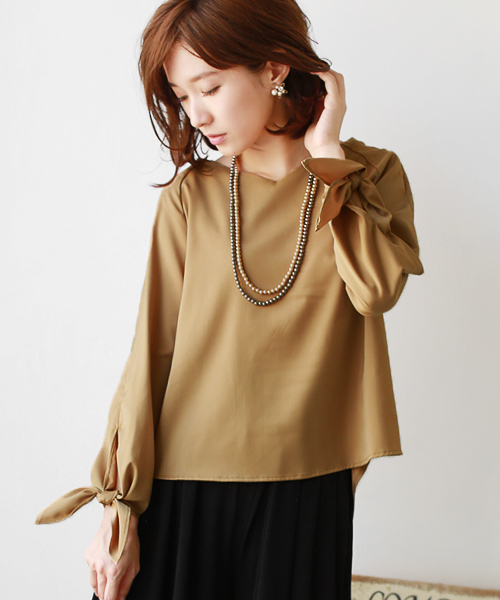 REAL CUBE（リアルキューブ）の「REAL CUBE　抜け感Vネック袖リボンプルオーバーブラウス（シャツ/ブラウス・レディース・キャメル/モカ/ブラック/カーキ・38）」の4枚目の写真