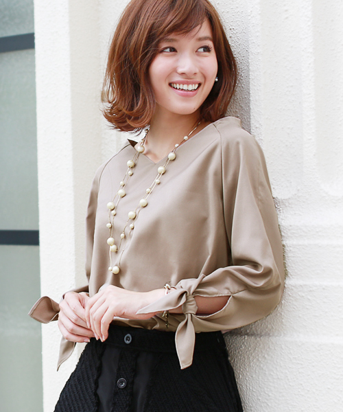 REAL CUBE（リアルキューブ）の「REAL CUBE　抜け感Vネック袖リボンプルオーバーブラウス（シャツ/ブラウス・レディース・キャメル/モカ/ブラック/カーキ・38）」の3枚目の写真