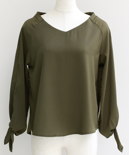 REAL CUBE（リアルキューブ）の「REAL CUBE　抜け感Vネック袖リボンプルオーバーブラウス（シャツ/ブラウス・レディース・キャメル/モカ/ブラック/カーキ・38）」の8枚目の写真