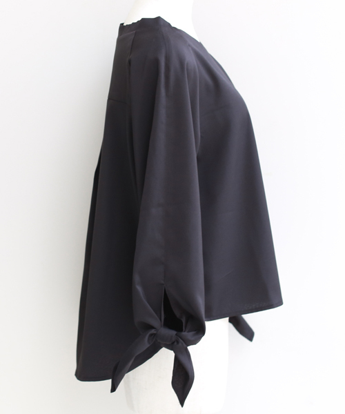 REAL CUBE（リアルキューブ）の「REAL CUBE　抜け感Vネック袖リボンプルオーバーブラウス（シャツ/ブラウス・レディース・キャメル/モカ/ブラック/カーキ・38）」の11枚目の写真