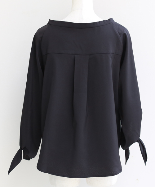 REAL CUBE（リアルキューブ）の「REAL CUBE　抜け感Vネック袖リボンプルオーバーブラウス（シャツ/ブラウス・レディース・キャメル/モカ/ブラック/カーキ・38）」の12枚目の写真