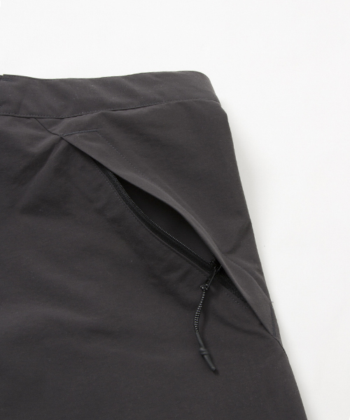 WORK NOT WORK URBAN RESEARCH（ワークノットワークアーバンリサーチ）の「WORK NOT WORK ピーチナイロンタックイージーショートパンツ　（その他パンツ・メンズ・チャコールグレー/オリーブ・SMALL/MEDIUM/LARGE）」の11枚目の写真