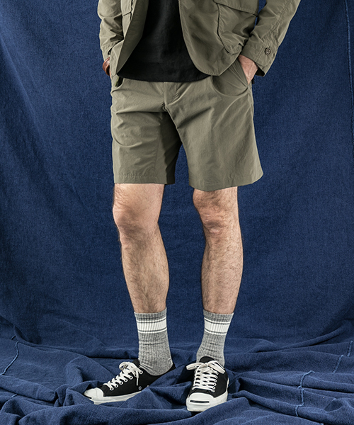 WORK NOT WORK URBAN RESEARCH（ワークノットワークアーバンリサーチ）の「WORK NOT WORK ピーチナイロンタックイージーショートパンツ　（その他パンツ・メンズ・チャコールグレー/オリーブ・SMALL/MEDIUM/LARGE）」の15枚目の写真
