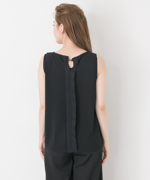 URBAN RESEARCH（アーバンリサーチ）の「ショルダータックノースリーブブラウス（シャツ/ブラウス・レディース・ベージュ/ブラック・FREE）」の8枚目の写真