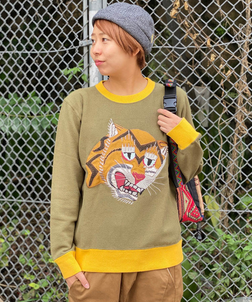 ALDIES（アールディーズ）の「Tiger Embroidery Trainer / タイガーエンブロイダリートレーナー（スウェット・メンズ・オリーブ/ネイビー/ブラック/バーガンディー・X-LARGE/LARGE/XX-LARGE/SMALL/MEDIUM）」の3枚目の写真