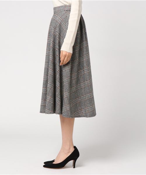 NATURAL BEAUTY BASIC(ナチュラルビューティーベーシック)の「フレアミディチェックスカート(スカート・レディース・ブラック系その他・SMALL/MEDIUM/X-SMALL)」の2枚目の写真