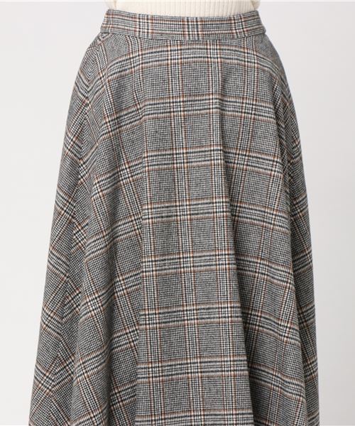 NATURAL BEAUTY BASIC(ナチュラルビューティーベーシック)の「フレアミディチェックスカート(スカート・レディース・ブラック系その他・SMALL/MEDIUM/X-SMALL)」の4枚目の写真