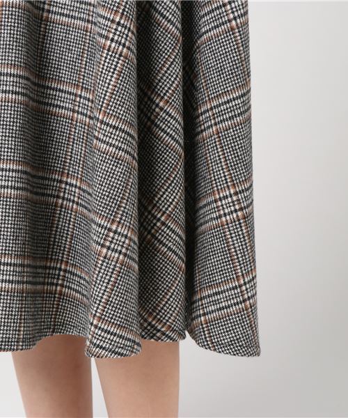 NATURAL BEAUTY BASIC(ナチュラルビューティーベーシック)の「フレアミディチェックスカート(スカート・レディース・ブラック系その他・SMALL/MEDIUM/X-SMALL)」の6枚目の写真