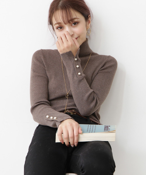 N.（N. Natural Beauty Basic）（エヌエヌナチュラルビューティーベーシック）の「◆パール釦タートルニット（ニット/セーター・レディース・ホワイト/ホワイト系その他/ブラウン/ブルー/ネイビー・MEDIUM）」の3枚目の写真