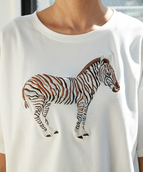 ear PAPILLONNER（イアパピヨネ）の「シマウマＴシャツ（Tシャツ/カットソー・レディース・ホワイト/ブラック/カーキ・FREE）」の8枚目の写真