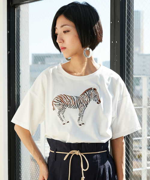 ear PAPILLONNER（イアパピヨネ）の「シマウマＴシャツ（Tシャツ/カットソー・レディース・ホワイト/ブラック/カーキ・FREE）」の7枚目の写真