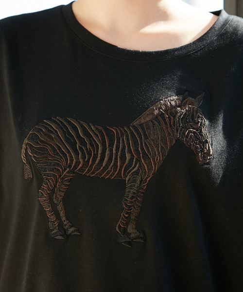 ear PAPILLONNER（イアパピヨネ）の「シマウマＴシャツ（Tシャツ/カットソー・レディース・ホワイト/ブラック/カーキ・FREE）」の5枚目の写真