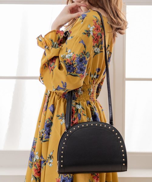 夢展望（ユメテンボウ）の「ハーフムーンスタッズショルダーバッグ（ショルダーバッグ・レディース・ブラック/ワイン/ライトベージュ・FREE）」の2枚目の写真