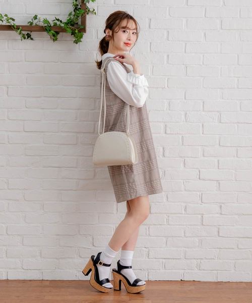 夢展望（ユメテンボウ）の「ハーフムーンスタッズショルダーバッグ（ショルダーバッグ・レディース・ブラック/ワイン/ライトベージュ・FREE）」の9枚目の写真