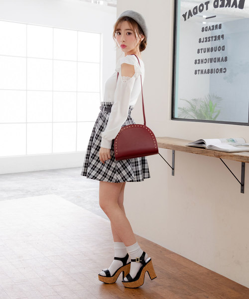 夢展望（ユメテンボウ）の「ハーフムーンスタッズショルダーバッグ（ショルダーバッグ・レディース・ブラック/ワイン/ライトベージュ・FREE）」の10枚目の写真