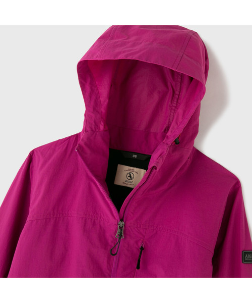 AIGLE（エーグル）の「W WRハイキージャケット（ナイロンジャケット・レディース・ブラック/サンドベージュ/バイオレット・40/38/36）」の9枚目の写真
