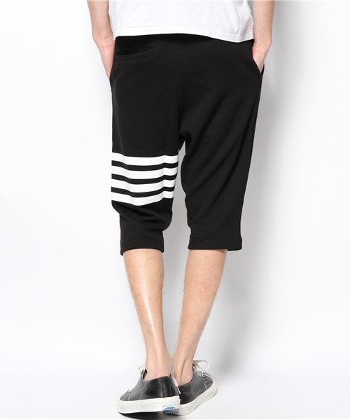 WEGO(ウィゴー)の「WEGO/ラインプリントスウェットクロップドパンツ(その他パンツ・メンズ・ホワイト/ブラック・FREE)」の4枚目の写真